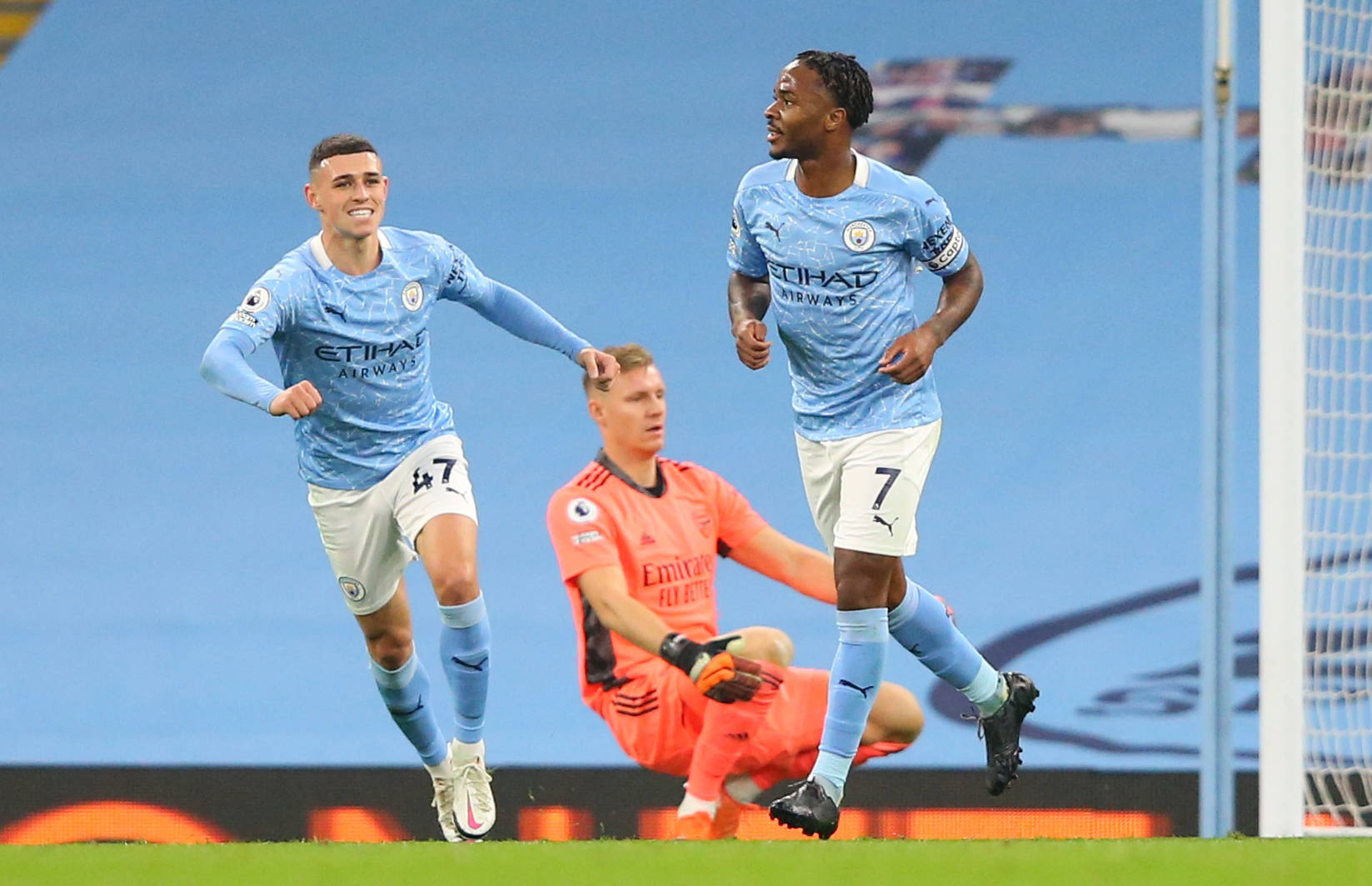 超远三分命中，全队抱头